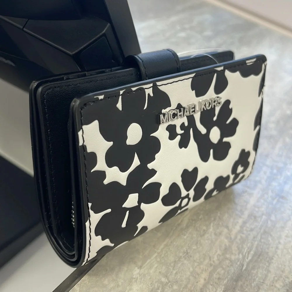Michael Kors Jet Set Medium Floral Print Bi-Fold Wallet
Black 
NWT - Picture 6 of 16